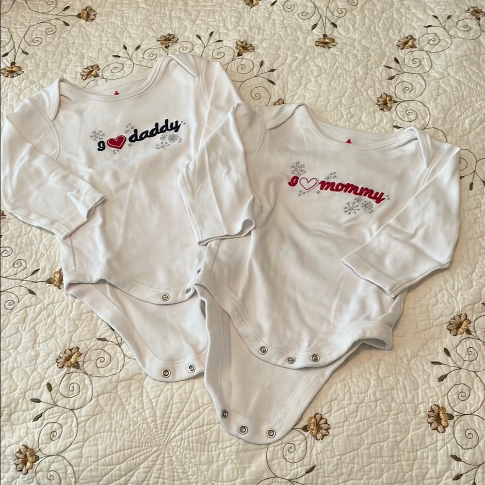 Baby Gap “I Love Daddy and Mommy” Onesie Set